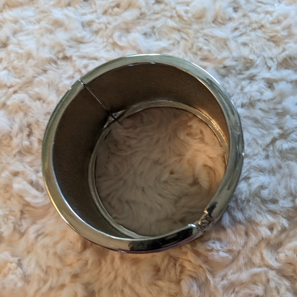 Bracelet - Picture 1 of 3